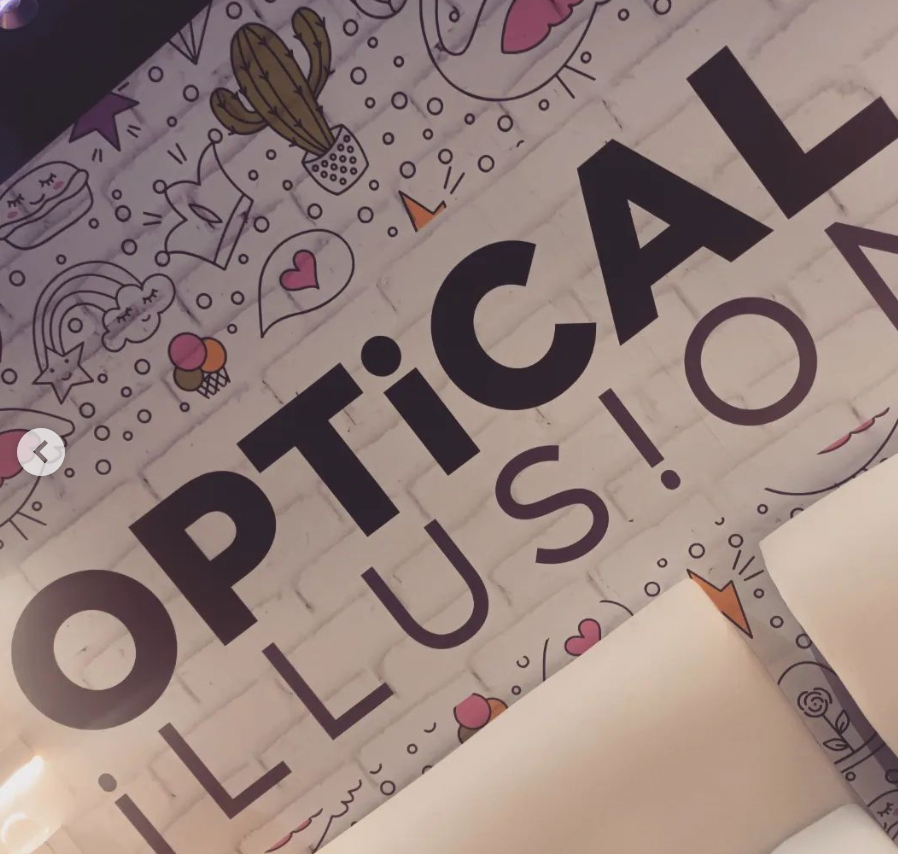 Arabia Saudita, svolta storica: i simboli del Natale come l'alberello e le renne arrivano a Jeddah, città a due passi dalla Mecca.